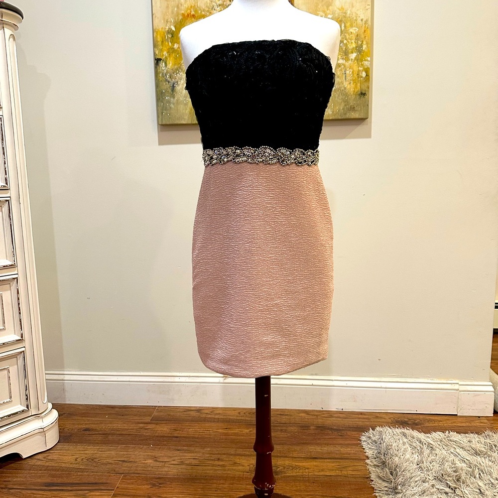 City Triangle pink/black. Junior size 7. Fits size 4 woman’s